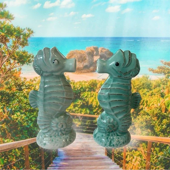 Aqua color kissing seahorse salt and pepper shakers - Picture 4 of 12